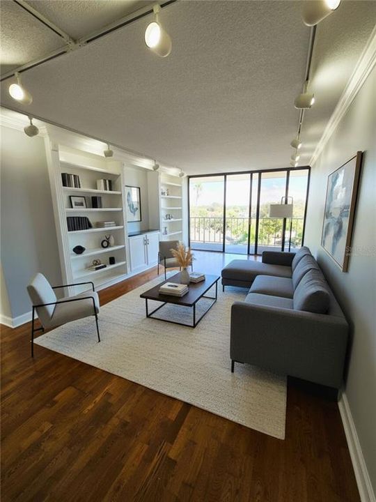 For Sale: $224,900 (1 beds, 1 baths, 725 Square Feet)