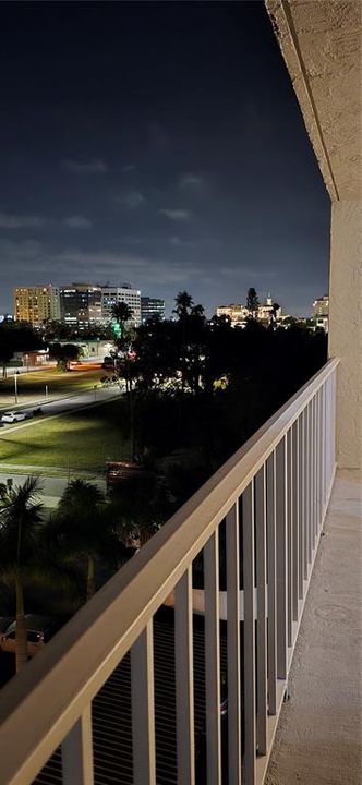 For Sale: $224,900 (1 beds, 1 baths, 725 Square Feet)