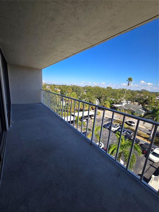 For Sale: $224,900 (1 beds, 1 baths, 725 Square Feet)