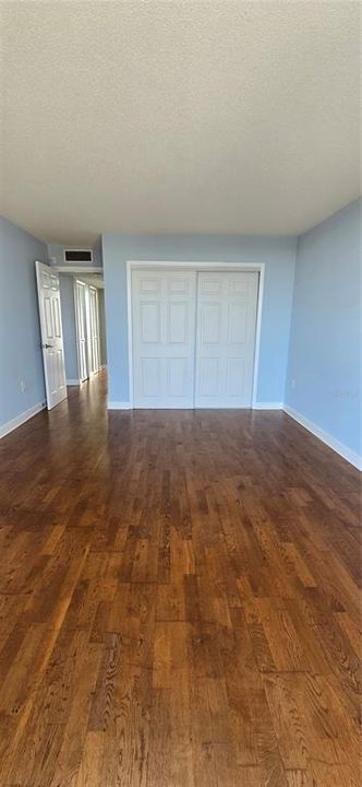 For Sale: $224,900 (1 beds, 1 baths, 725 Square Feet)