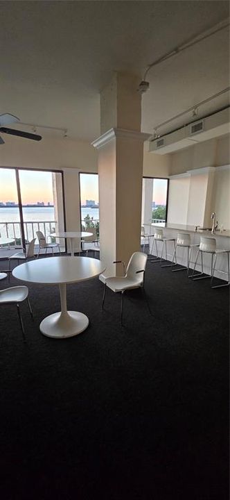 For Sale: $224,900 (1 beds, 1 baths, 725 Square Feet)