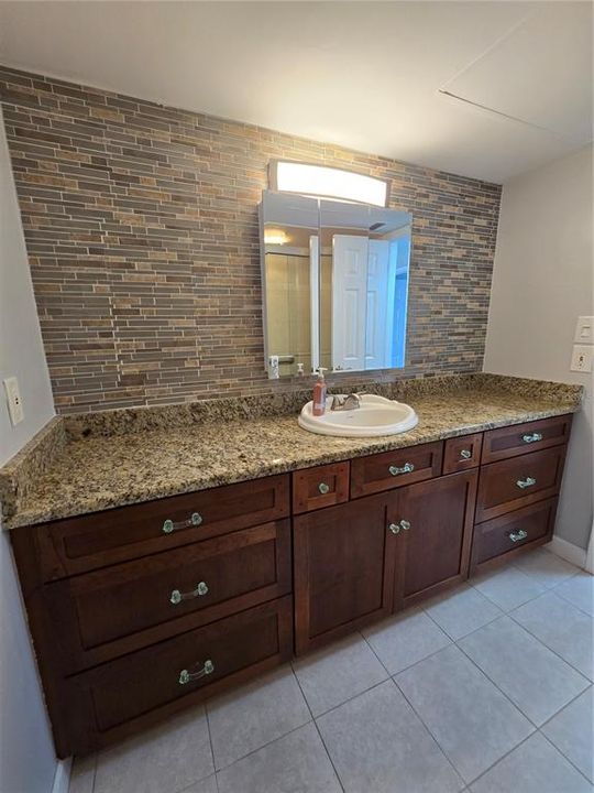 For Sale: $224,900 (1 beds, 1 baths, 725 Square Feet)