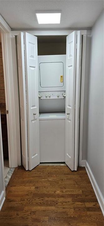 For Sale: $224,900 (1 beds, 1 baths, 725 Square Feet)