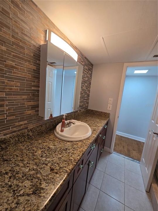 For Sale: $224,900 (1 beds, 1 baths, 725 Square Feet)