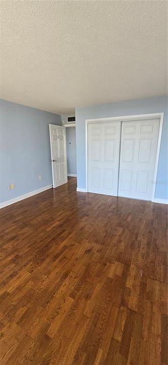 For Sale: $224,900 (1 beds, 1 baths, 725 Square Feet)