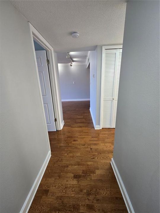 For Sale: $224,900 (1 beds, 1 baths, 725 Square Feet)