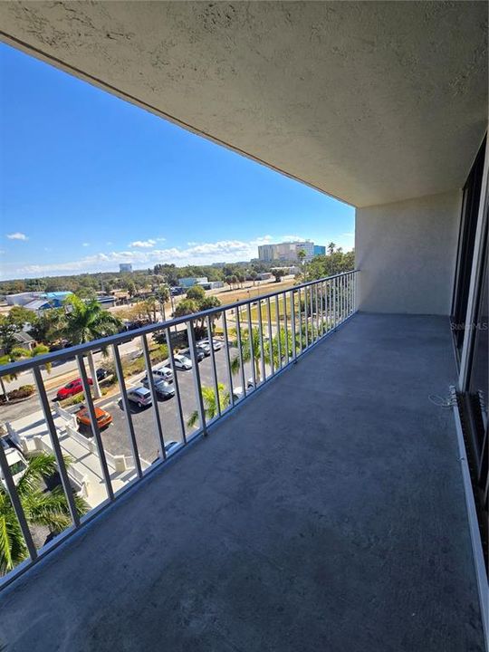 For Sale: $224,900 (1 beds, 1 baths, 725 Square Feet)