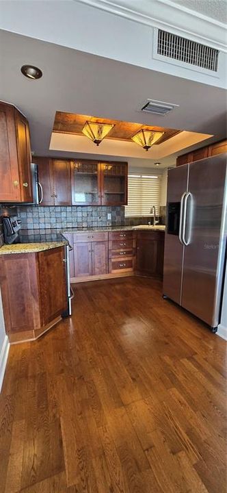 For Sale: $224,900 (1 beds, 1 baths, 725 Square Feet)