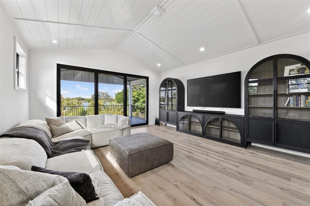 For Sale: $2,345,000 (3 beds, 3 baths, 2932 Square Feet)