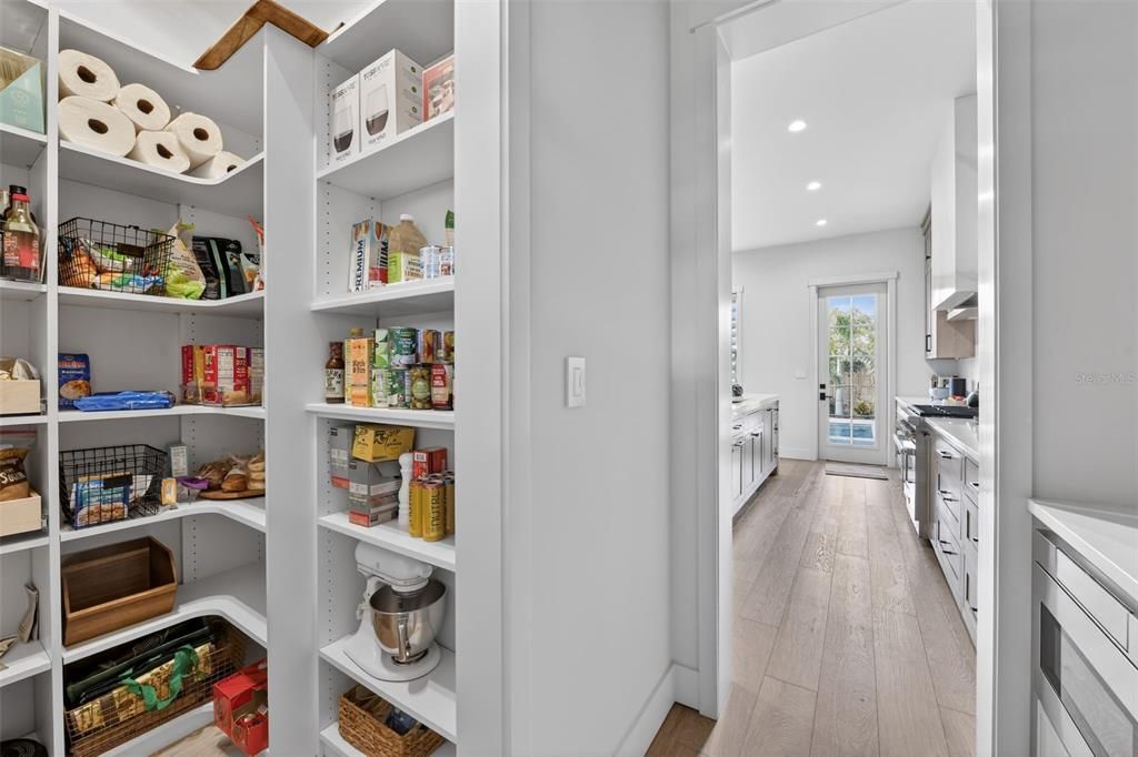 For Sale: $2,345,000 (3 beds, 3 baths, 2932 Square Feet)