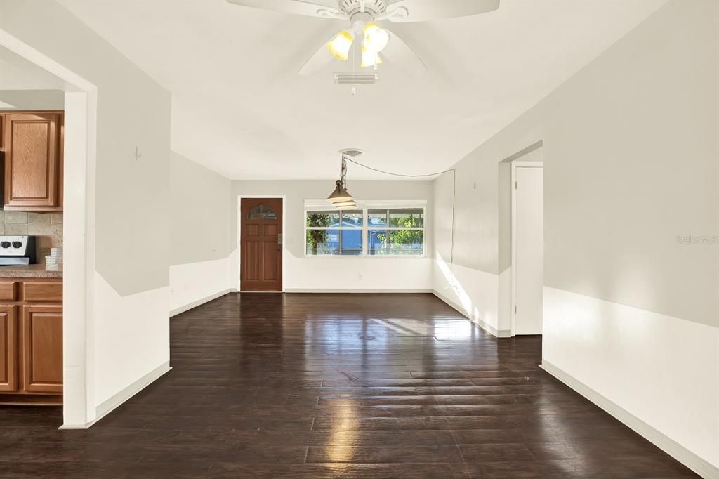 Active With Contract: $285,000 (3 beds, 2 baths, 1224 Square Feet)