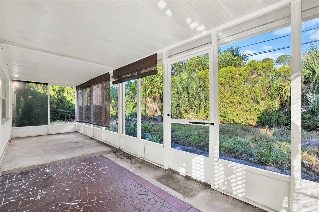 Active With Contract: $285,000 (3 beds, 2 baths, 1224 Square Feet)