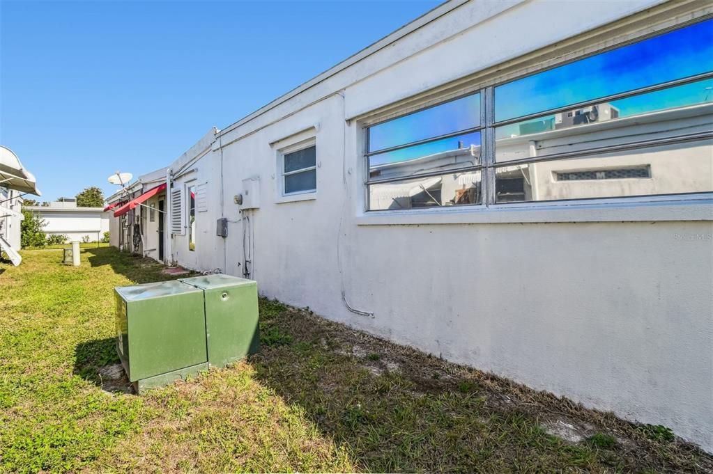 待售: $139,900 (1 贝兹, 1 浴室, 866 平方英尺)