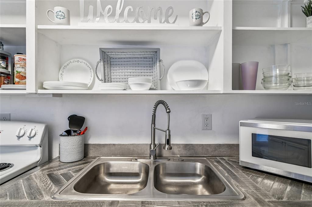 待售: $139,900 (1 贝兹, 1 浴室, 866 平方英尺)