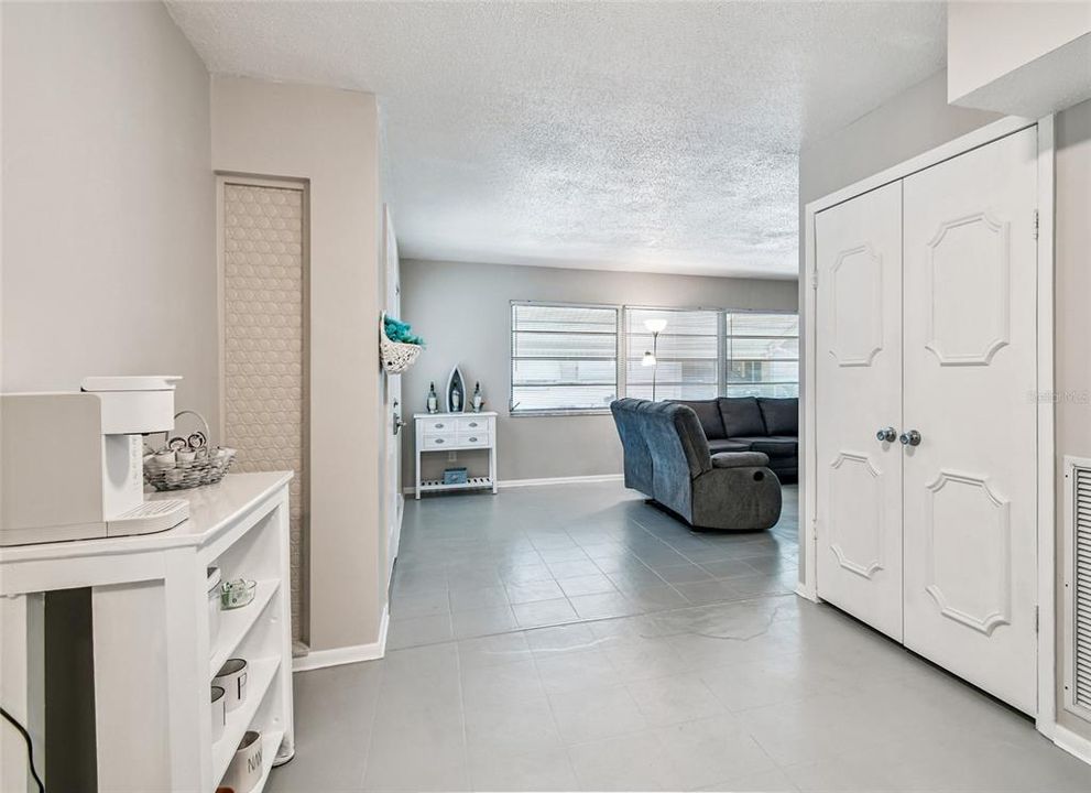 待售: $139,900 (1 贝兹, 1 浴室, 866 平方英尺)