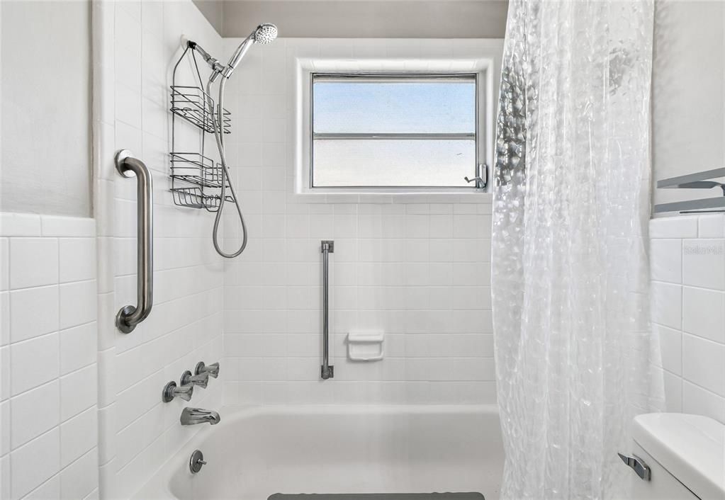 待售: $139,900 (1 贝兹, 1 浴室, 866 平方英尺)