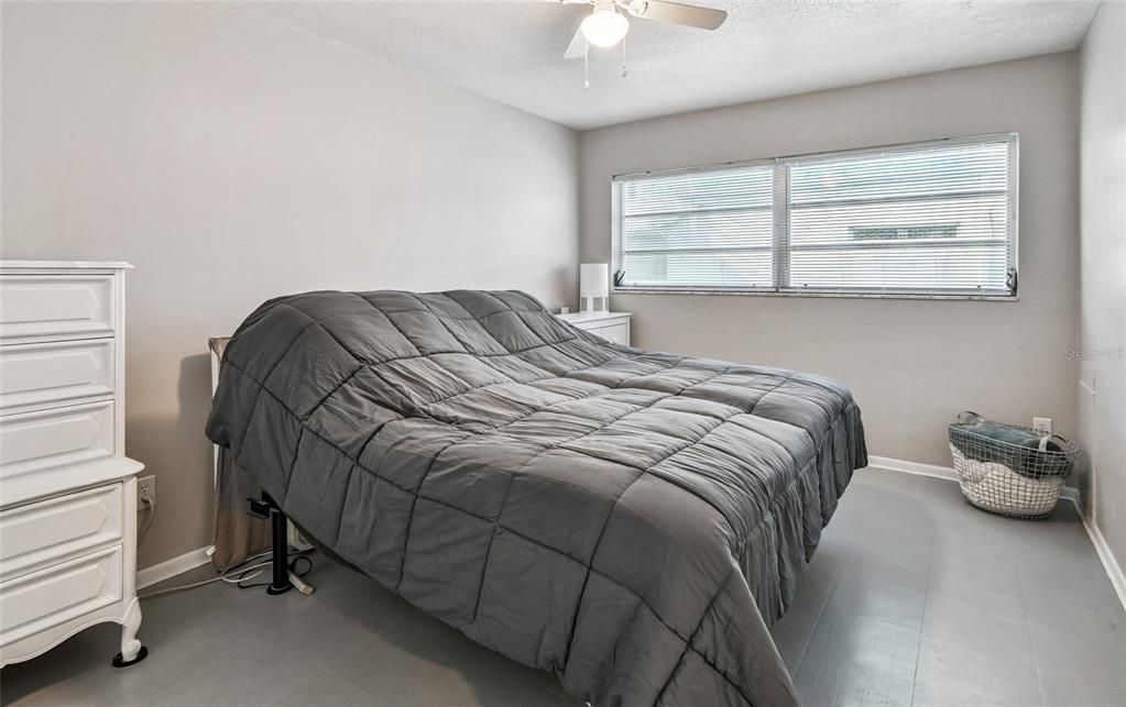 待售: $139,900 (1 贝兹, 1 浴室, 866 平方英尺)