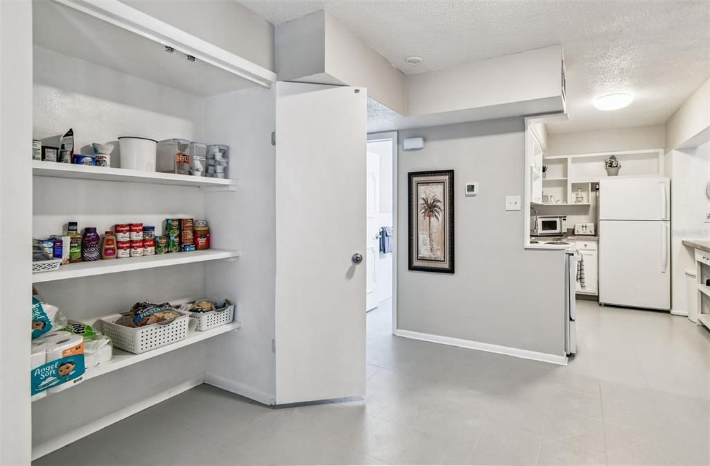 待售: $139,900 (1 贝兹, 1 浴室, 866 平方英尺)