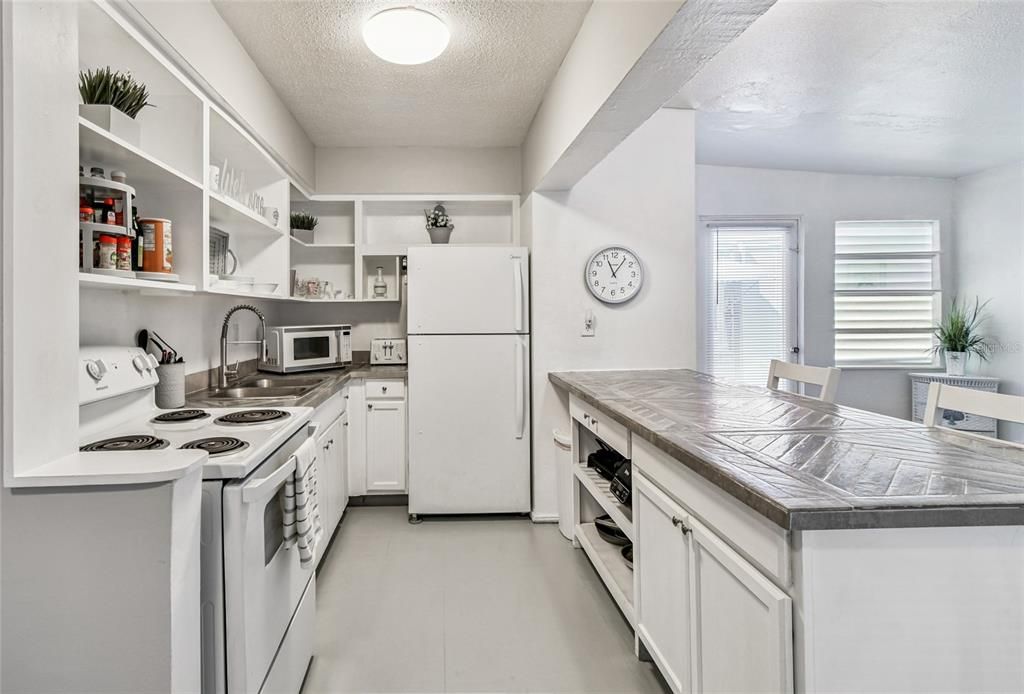 待售: $139,900 (1 贝兹, 1 浴室, 866 平方英尺)