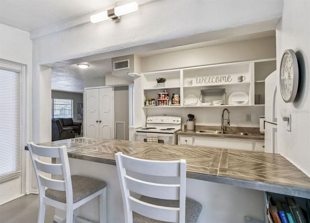 待售: $139,900 (1 贝兹, 1 浴室, 866 平方英尺)