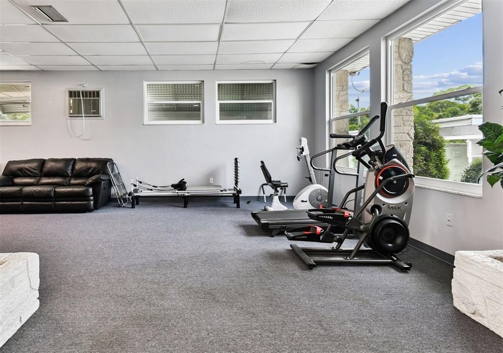 待售: $139,900 (1 贝兹, 1 浴室, 866 平方英尺)