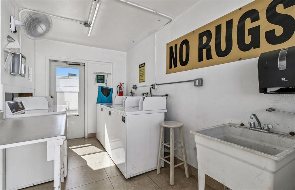 待售: $139,900 (1 贝兹, 1 浴室, 866 平方英尺)