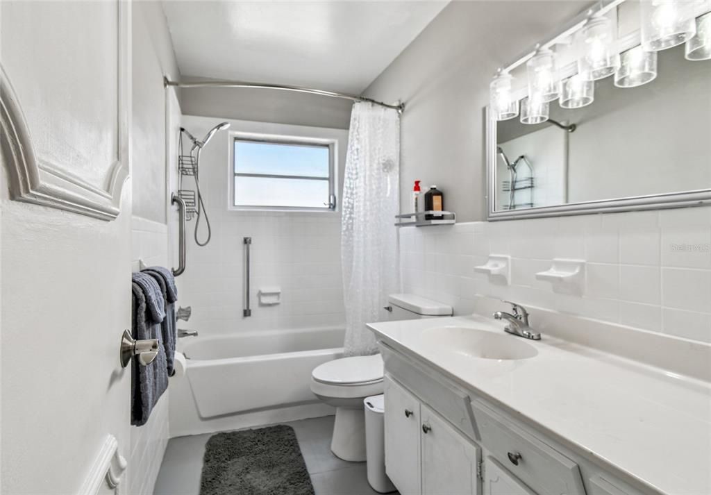 待售: $139,900 (1 贝兹, 1 浴室, 866 平方英尺)