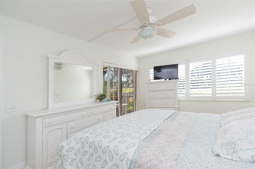 На продажу: $358,000 (2 спален, 2 ванн, 960 Квадратных фут)