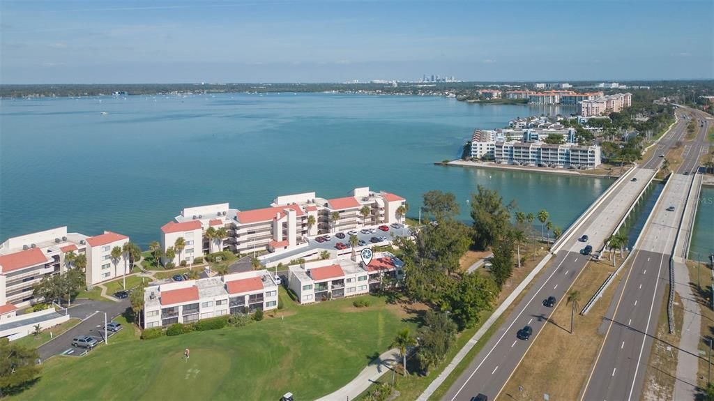 На продажу: $358,000 (2 спален, 2 ванн, 960 Квадратных фут)