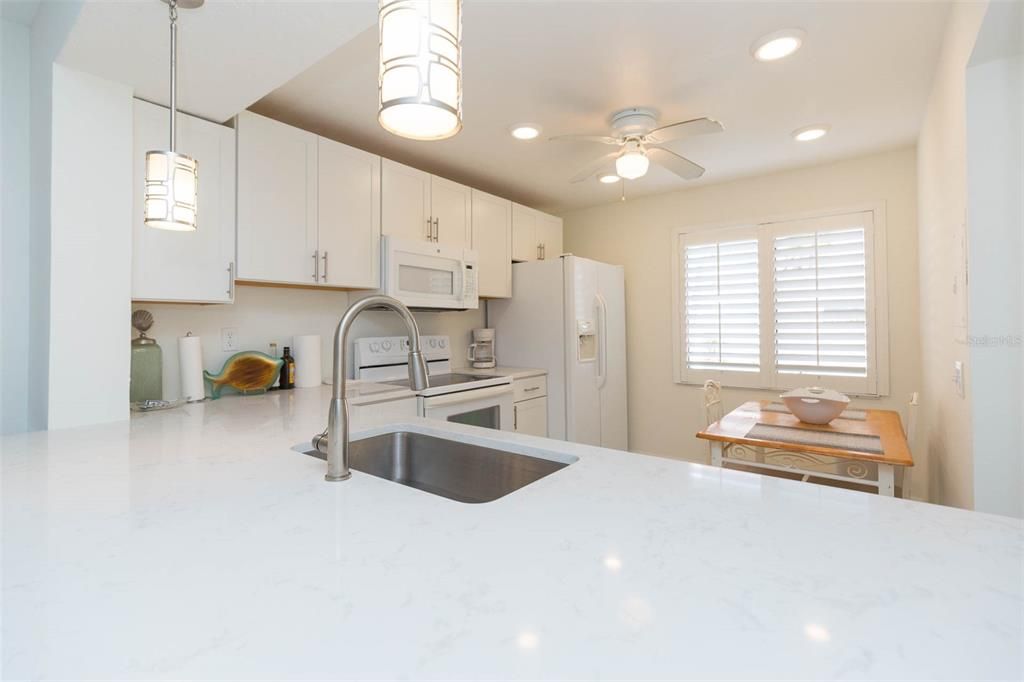 На продажу: $358,000 (2 спален, 2 ванн, 960 Квадратных фут)