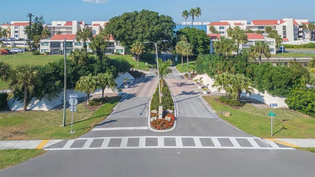 На продажу: $358,000 (2 спален, 2 ванн, 960 Квадратных фут)