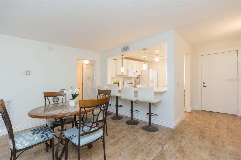 На продажу: $358,000 (2 спален, 2 ванн, 960 Квадратных фут)