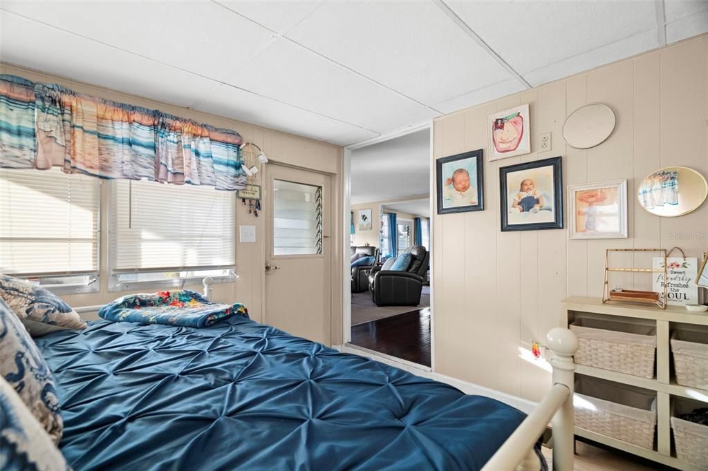 待售: $80,000 (2 贝兹, 1 浴室, 726 平方英尺)