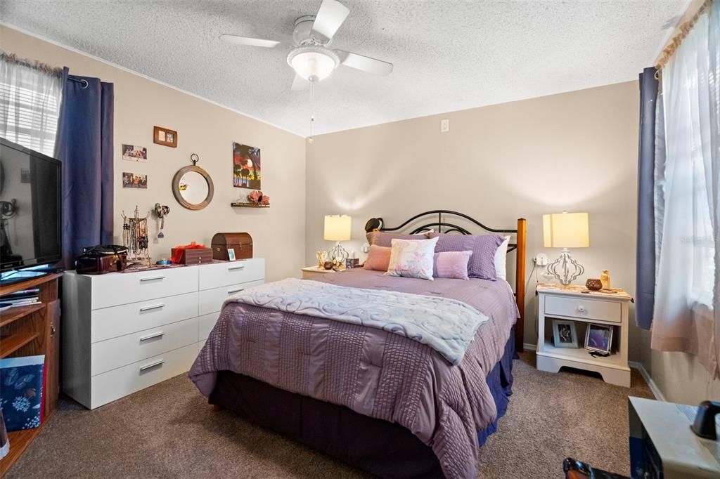 待售: $80,000 (2 贝兹, 1 浴室, 726 平方英尺)