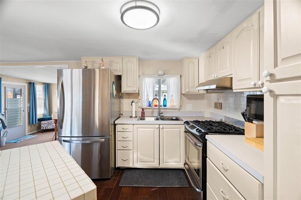 待售: $80,000 (2 贝兹, 1 浴室, 726 平方英尺)