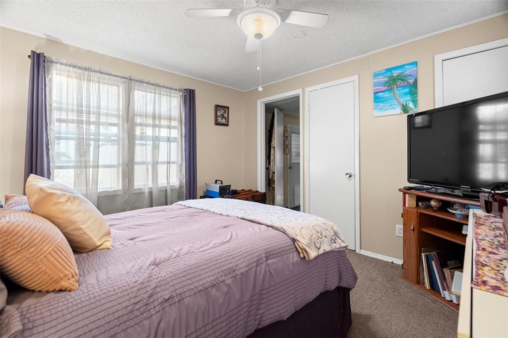 待售: $80,000 (2 贝兹, 1 浴室, 726 平方英尺)