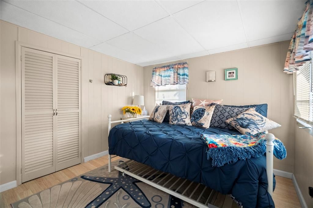 待售: $80,000 (2 贝兹, 1 浴室, 726 平方英尺)