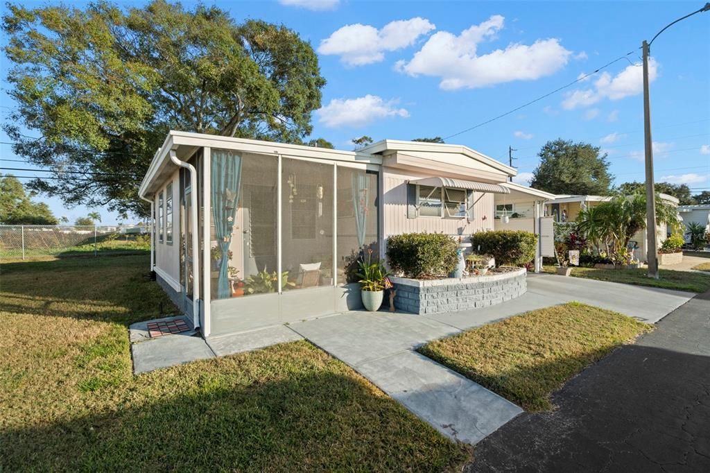 待售: $80,000 (2 贝兹, 1 浴室, 726 平方英尺)