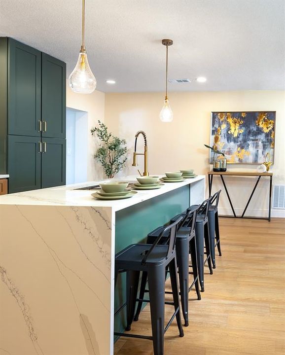 待售: $675,000 (4 贝兹, 2 浴室, 1752 平方英尺)