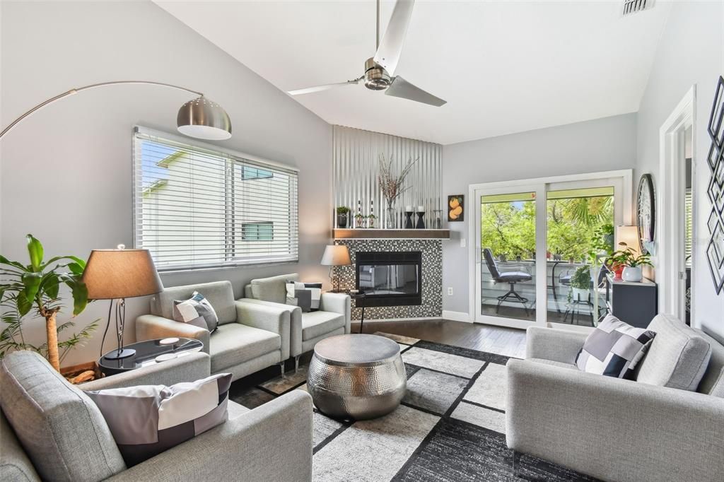 For Sale: $549,900 (2 beds, 2 baths, 1198 Square Feet)