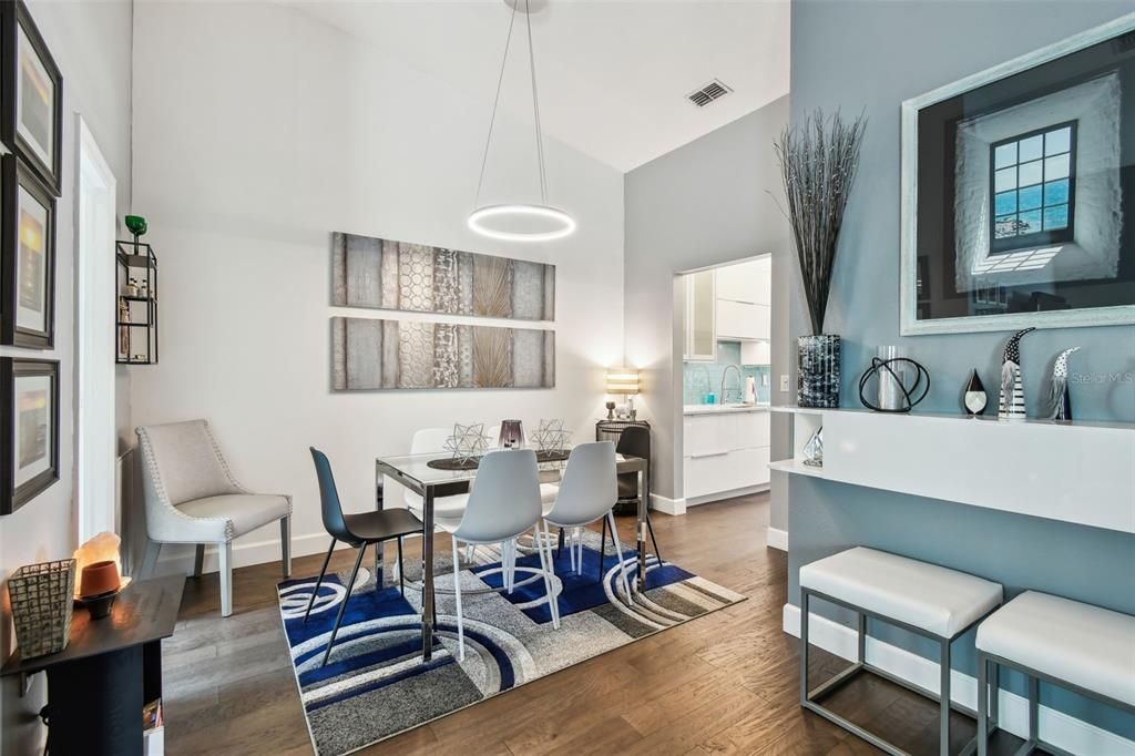 For Sale: $549,900 (2 beds, 2 baths, 1198 Square Feet)