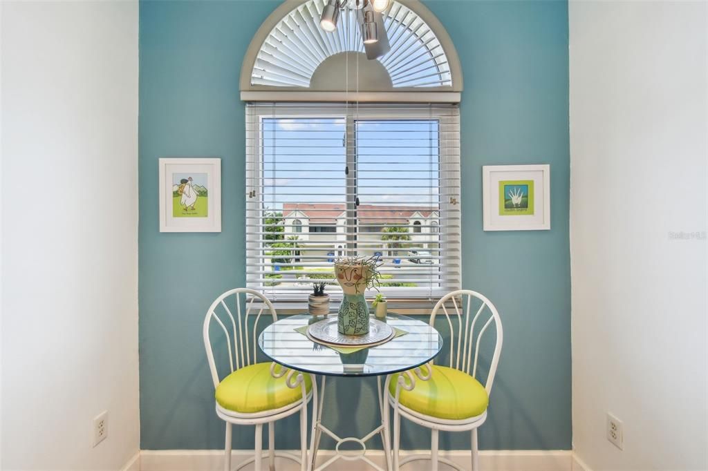 For Sale: $549,900 (2 beds, 2 baths, 1198 Square Feet)