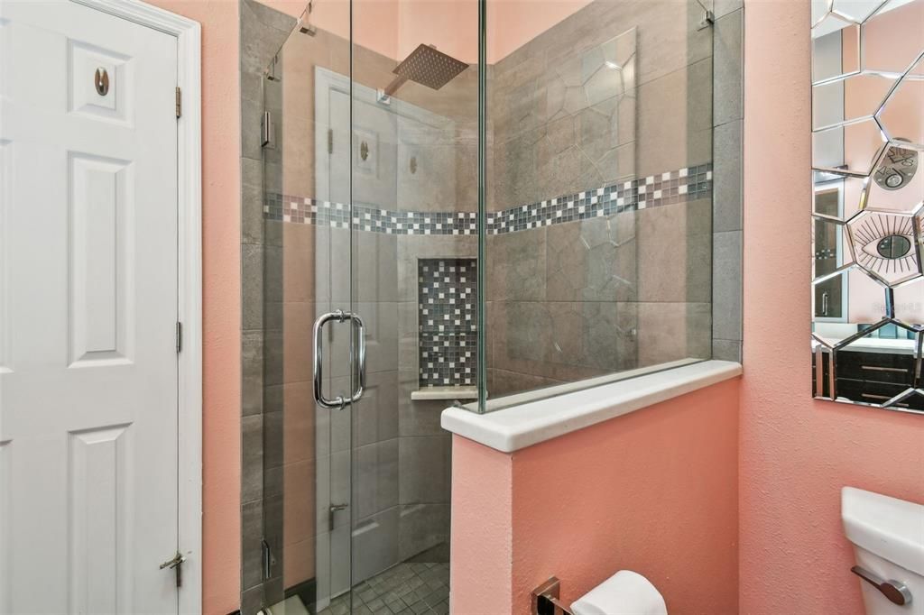 For Sale: $549,900 (2 beds, 2 baths, 1198 Square Feet)