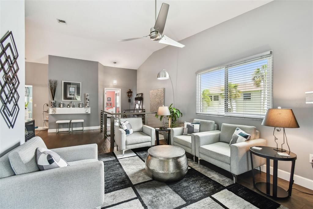 For Sale: $549,900 (2 beds, 2 baths, 1198 Square Feet)