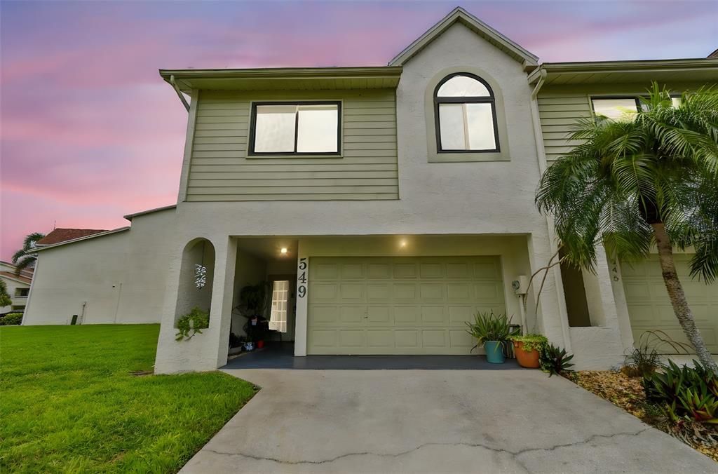 For Sale: $549,900 (2 beds, 2 baths, 1198 Square Feet)