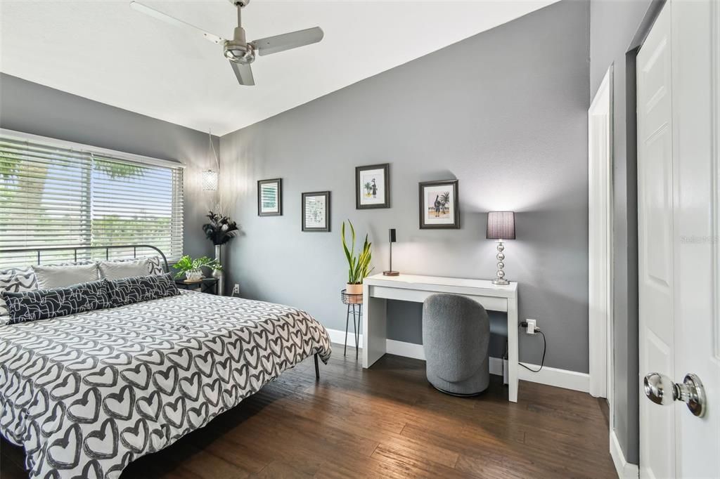 For Sale: $549,900 (2 beds, 2 baths, 1198 Square Feet)