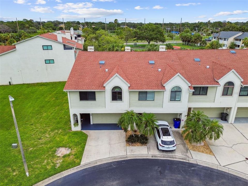 For Sale: $549,900 (2 beds, 2 baths, 1198 Square Feet)