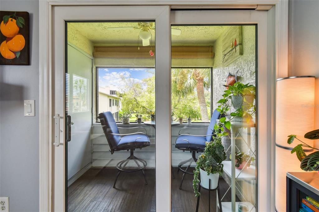 For Sale: $549,900 (2 beds, 2 baths, 1198 Square Feet)