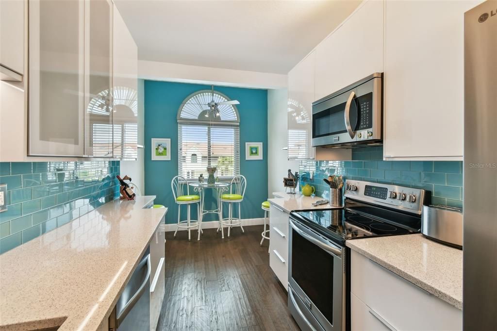 For Sale: $549,900 (2 beds, 2 baths, 1198 Square Feet)