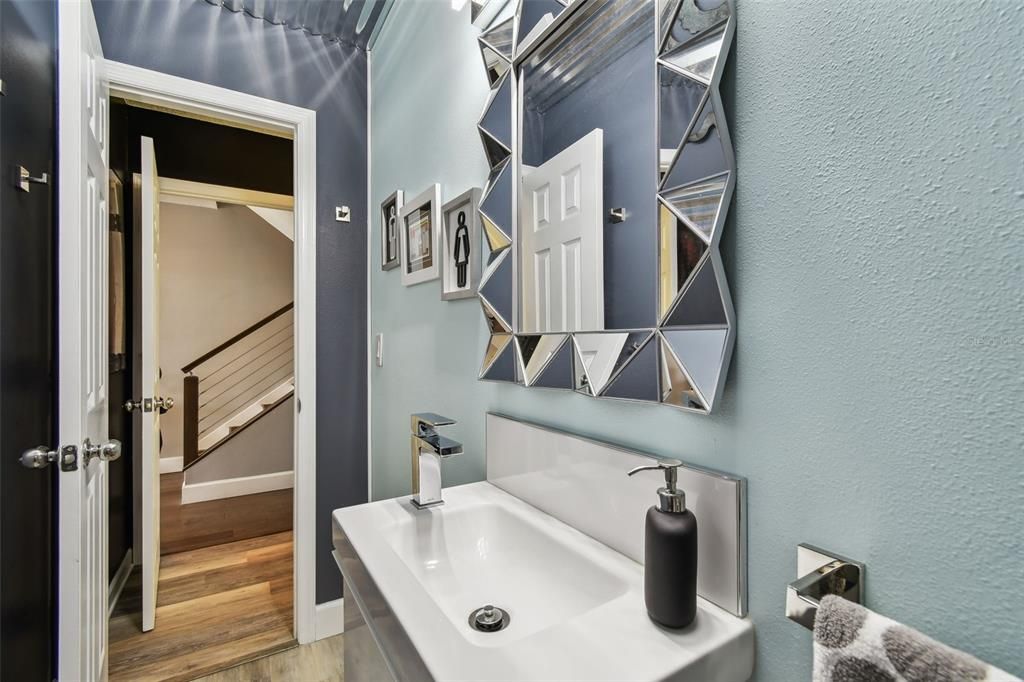 For Sale: $549,900 (2 beds, 2 baths, 1198 Square Feet)